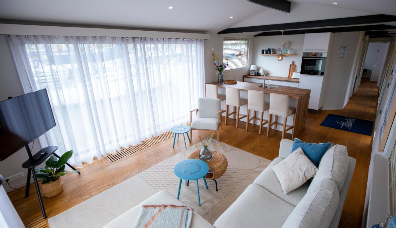 Unieke Woonboot In Harlingen Apartment Bagian luar foto