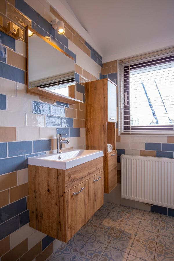 Unieke Woonboot In Harlingen Apartment Bagian luar foto